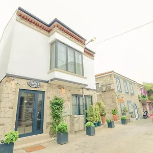 Sulty's Avlu Alaçatı